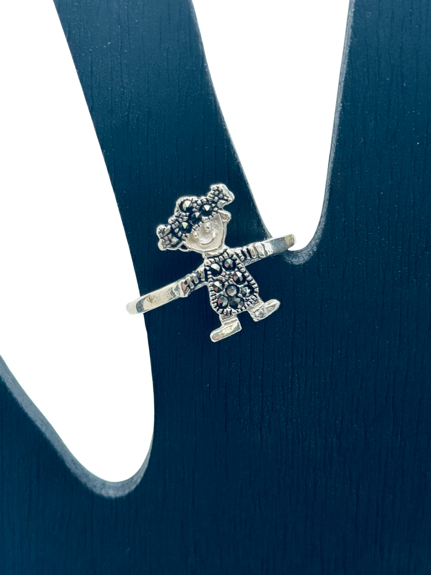 Sortija de Plata 925 con Diseño de Niña: Encanto Infantil en Cada Detalle